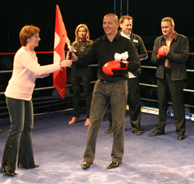 British consulate makes a speech in the ring