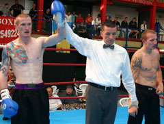 Wayne McCormick wins on points