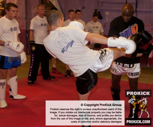 Davy Foster learns blocks from K1 star Ernesto Hoost
