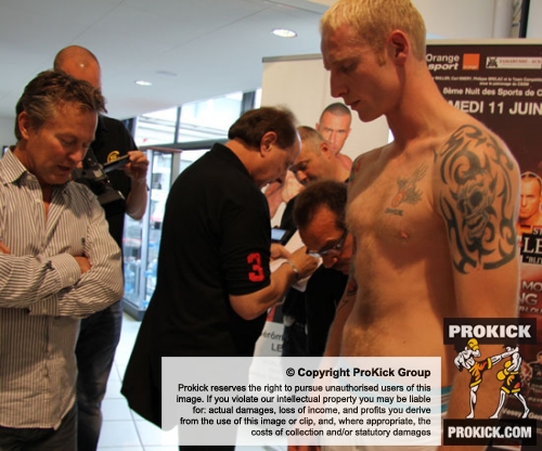 Darren McMullan hits the weight at 77kg ahead of his K1 style fight