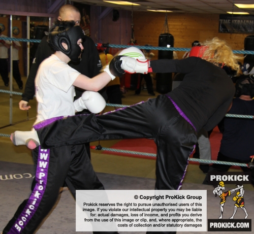 ProKick members Amy-Lee Tonner and Anna Mallon sparring on the final week of ProKick HQ's level 1 sparring course.