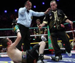 Brave Bernard Dunne lost his WBA Super-Bantamweight world title in the third round in front of his home fans in Dublin