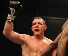 Martin Rogan KO's Skelton in 11 to become the new Commonwealth heavyweight professional boxing champion