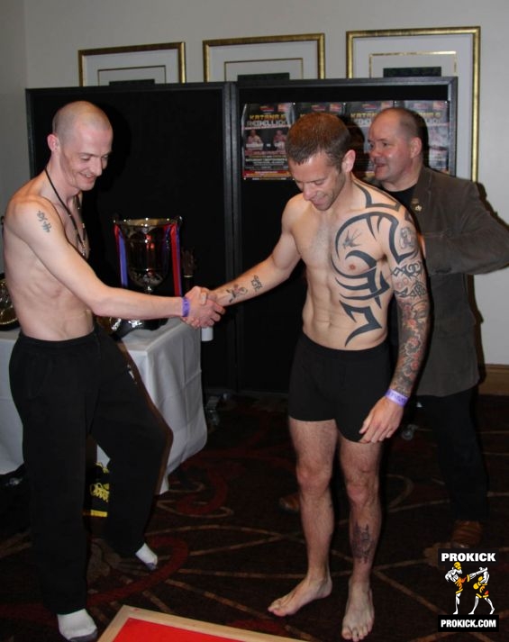 Hand-shake-katana-fighters-weigh-in-7