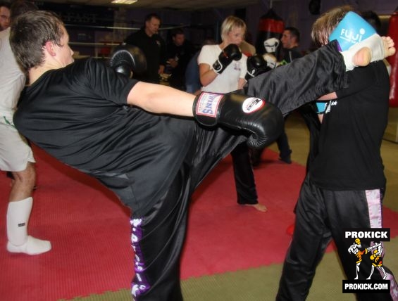 Jamie head kick to Anne Gallagher on Thursdays new spar group.-week3-no13