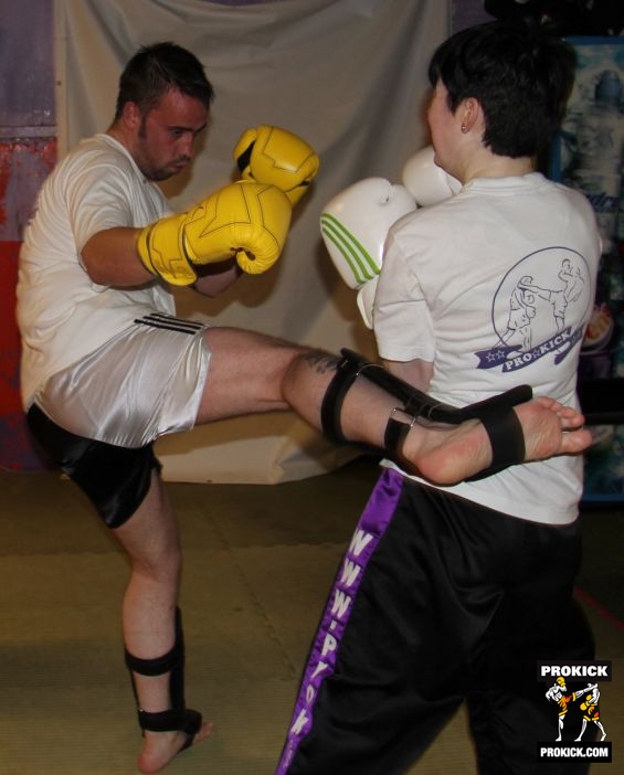 Carl roundhouse on Anna at the new beginners sparring course.-week2-no13