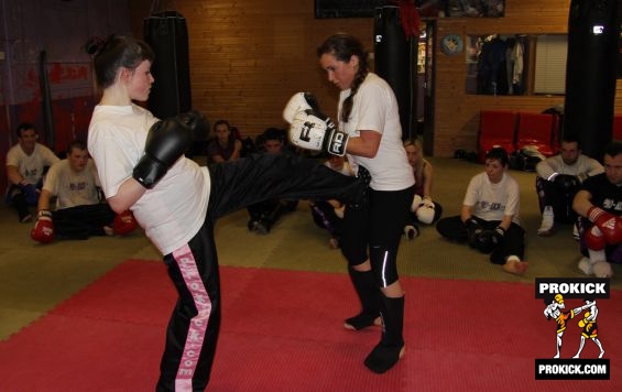 Kelley and Charlotte having a one on one in week 2 of the sparring for new beginners course.-week2-no20