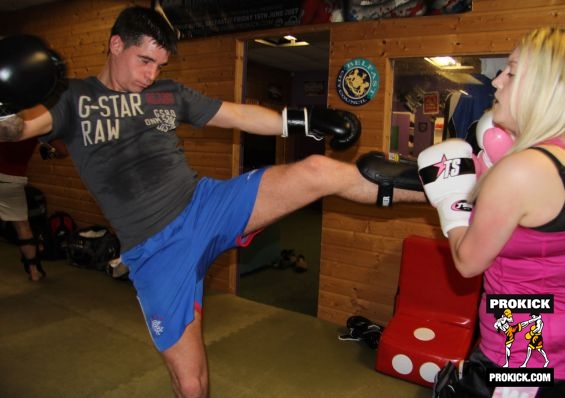 Jonny Pope and Lauren Pavis working together in the new sparring course for beginners.-week2-no8