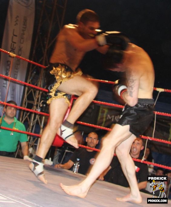 Action-from-daniel-zhara-vs-johnny-smith-6