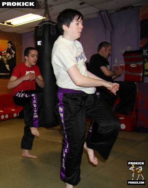 28-prokick-day-of-1000-kicks - some of the Adults showing off their knee strikes