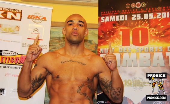 Yoann Kongolo makes the weight