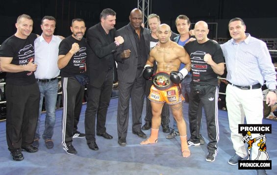 Kongolo winning kickboxing group.