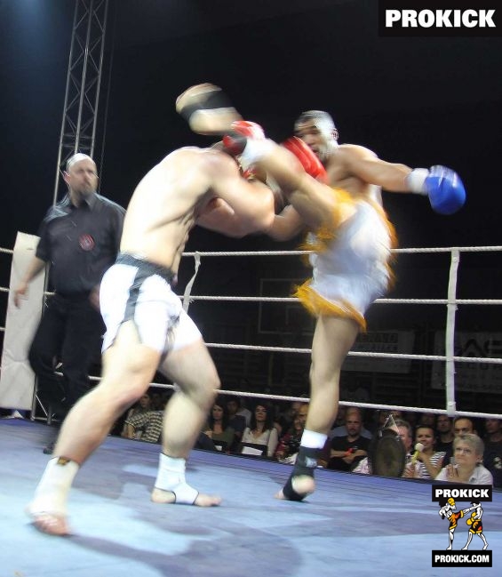 Wamba high kick at kickboxing Geneva