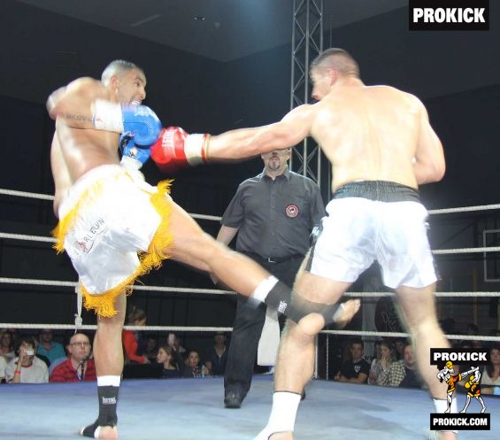 Wamba low kick in Geneva