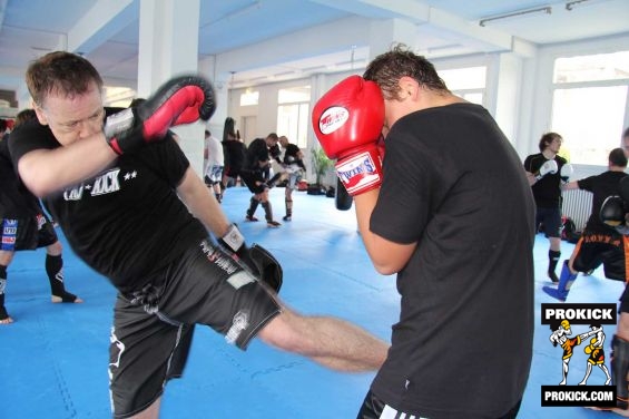 Billy Murray kicking at Ernesto Hoost seminar in Geneva