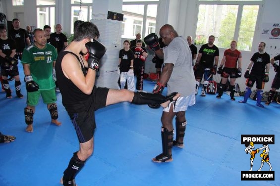 K1 great Ernesto Hoost teaches in Geneva