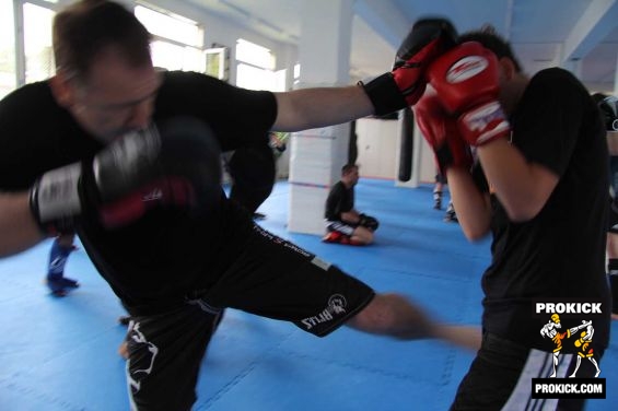 Murray kicking at Ernesto Hoost seminar in Geneva