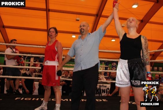 Samantha wins boxing tournment Geneva