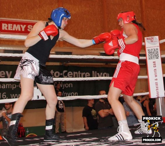 Ursula-boxing-action-left-jab-in-geneva