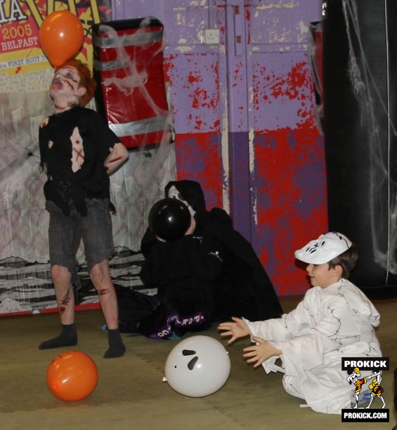 Balloon fun at the halloween special 2013