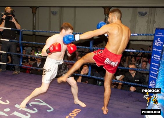 Johnny Smith takes low kick from Zambataro