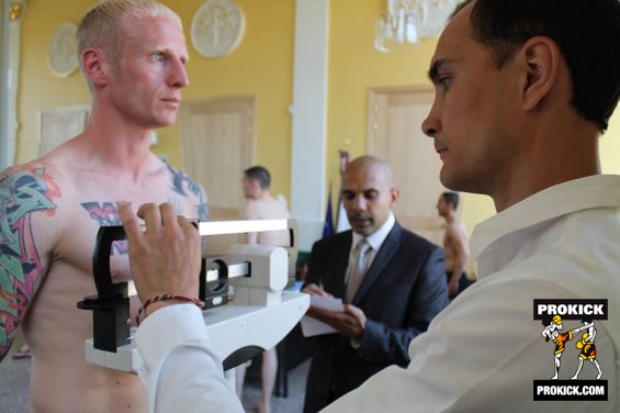 Darren McMullan on the Scales at WKN event Clichy Paris