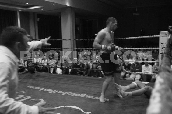 Knockdown Tomescu hits Canvas