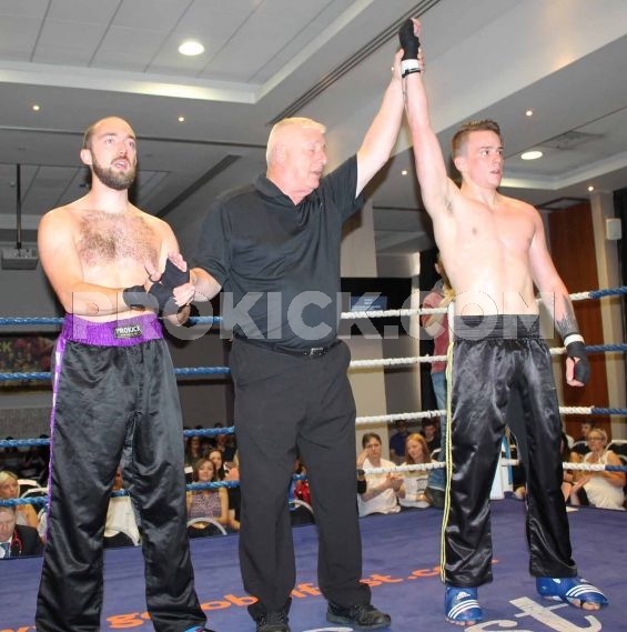Mariusz Chlebowshi wins over Donaghy-bell 