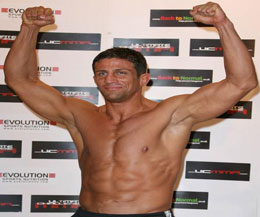 Celebrity MMA fighter Alex Reid wins by choke submission