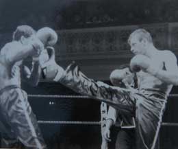 Billy Murray (Right) in kickboxing action against American Richard Hill for the ISKA welterweight full contact kickboxing title 12-09-89