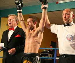 A happy 28th Birthday for Gary Hamilton as he wins his 8th outing as a professional boxer with a 1st round KO