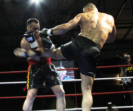 Jerome Le Banner kicks were on point as he landed kick after kick to the durable and talented Stefan Leko